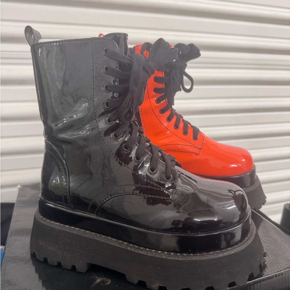 COLOR ME HAUNTED MISMATCHED BOOTS (damaged, photo shown) - Picture 3 of 11